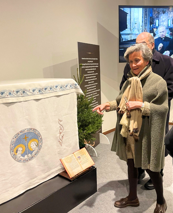 Galleria Crispi - esposizione tovaglia del perdono