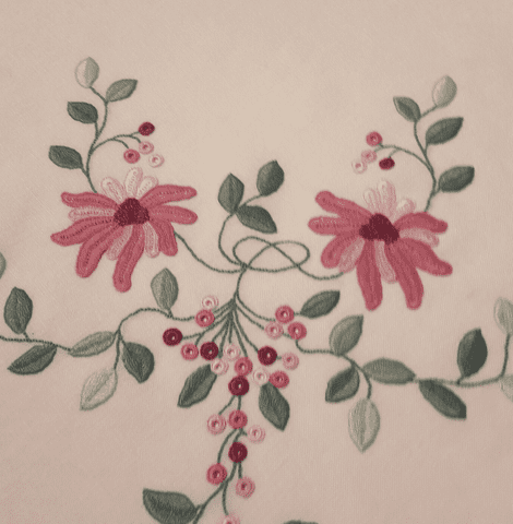 Mostra "Il ricamo ritrovato" - manufatto ricamato