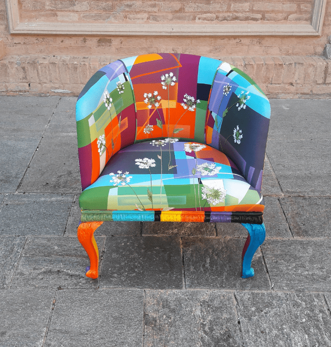 Mostra "Il ricamo ritrovato" - poltrona ricamata