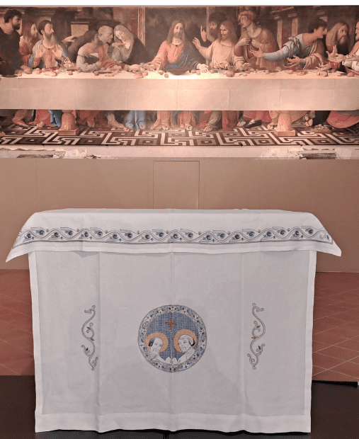 La tovaglia del Perdono ricamata per il vaticano